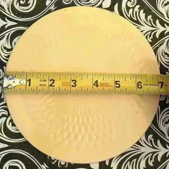 Vintage Kitsch Tin Hot Pad Trivet Courting Man and Woman 1950s - Picture 3 of 6